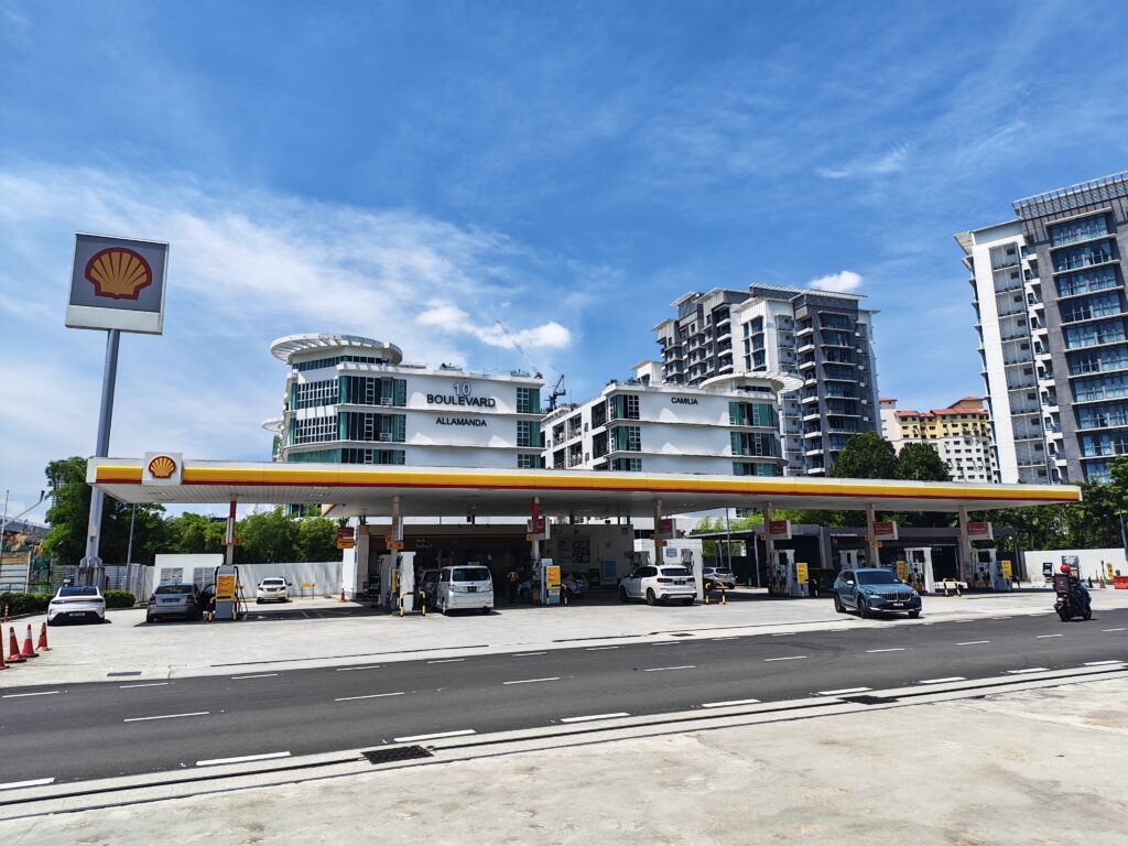 Maxis Exclusive Partner (MEP) One To One Communication Sdn Bhd SS2 Shell Petrol Station Sungai Kayu Ara Petaling Jaya