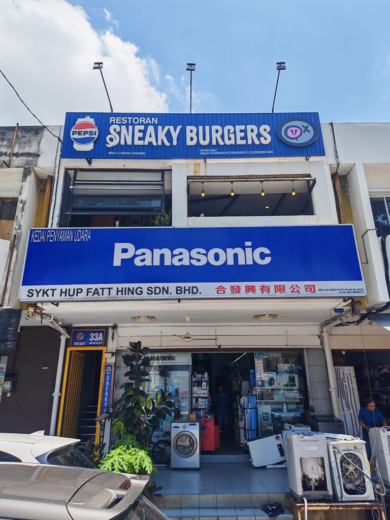 Maxis Exclusive Partner (MEP) One To One Communication Sdn Bhd SS2 Sneaky Burgers @ Damansara Jaya, Petaling Jaya