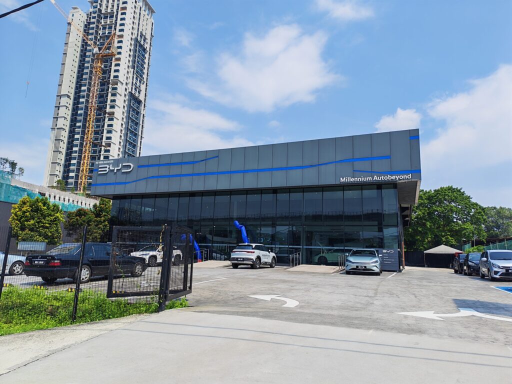 Maxis Exclusive Partner (MEP) One To One Communication Sdn Bhd SS2 BYD Showroom Bandar Utama, Petaling Jaya