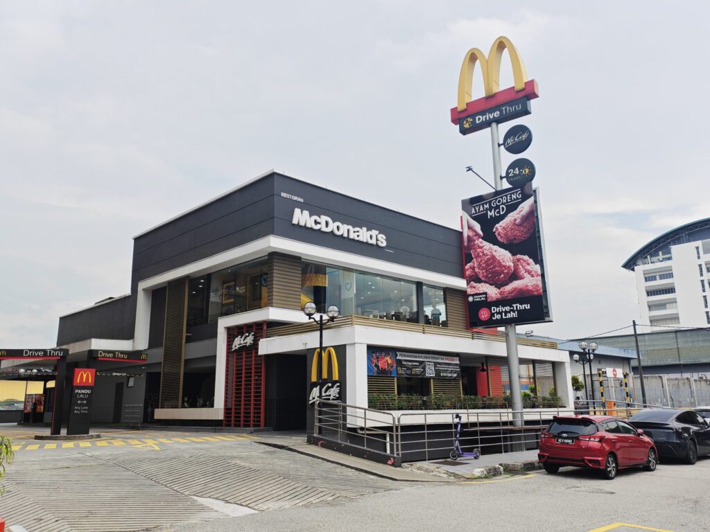 Maxis Exclusive Partner (MEP) One To One Communication Sdn Bhd SS2 McDonald's Bandar Utama (Drive-Thru), Petaling Jaya